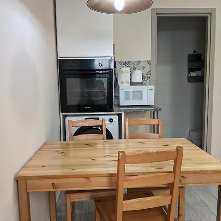 Graceful First Floor Apartment Apartament *