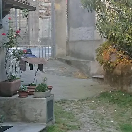 Graceful First Floor Apartment Apartman
